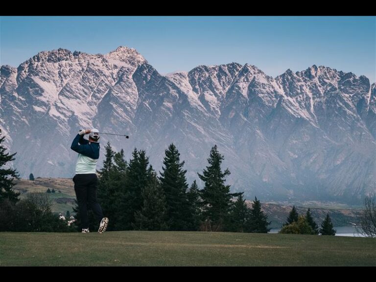퀸스타운 골프 클럽 (Queenstown Golf Club)