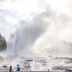 https://nztour.co.nz/wp-content/uploads/rotorua-geysers-MP.jpg