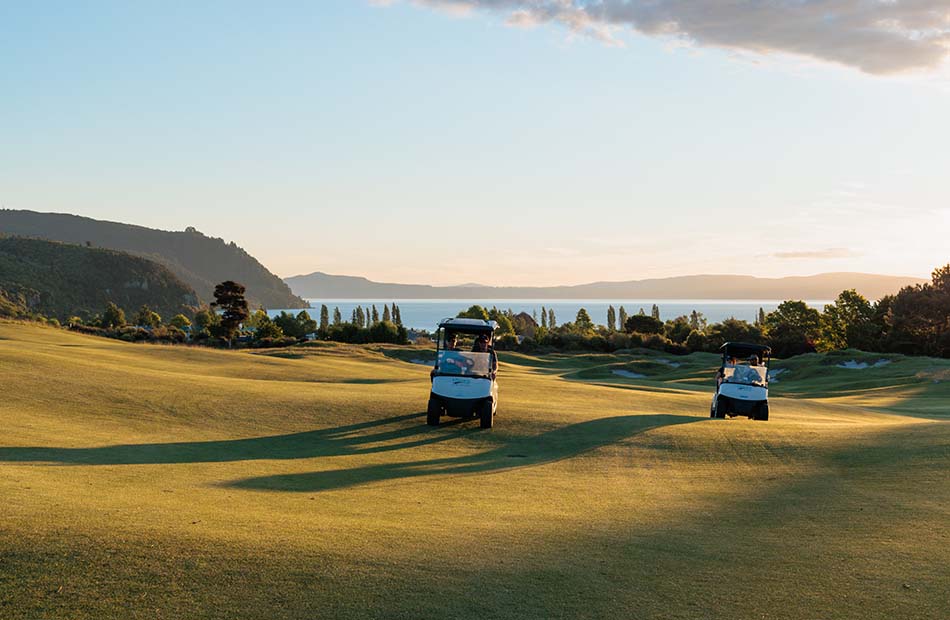 taupo-kinloch-golf-two-carts